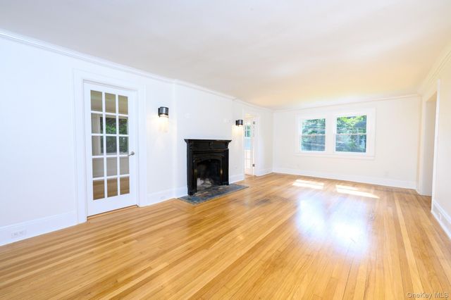 15 Ranger Place, New Rochelle, NY 10804