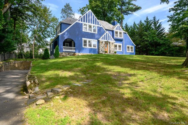 15 Ranger Place, New Rochelle, NY 10804