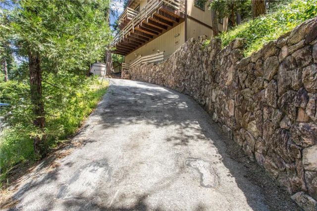 24379 Horst, Crestline, CA 92325