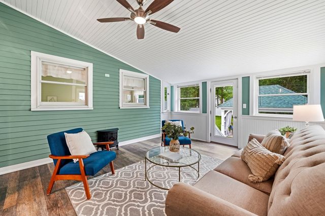 97 Hartwell Rd, Bedford, MA 01730