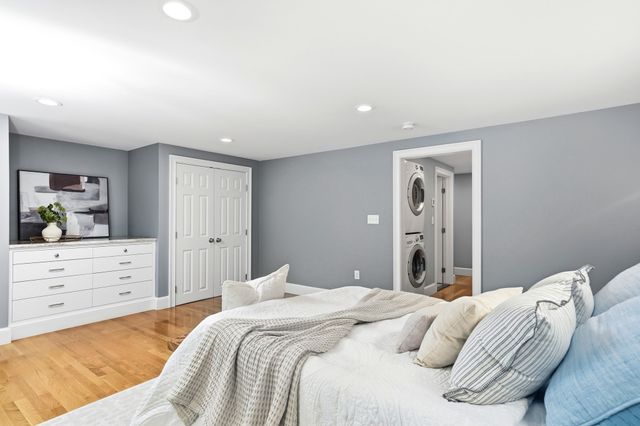 97 Hartwell Rd, Bedford, MA 01730