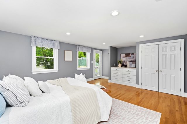 97 Hartwell Rd, Bedford, MA 01730