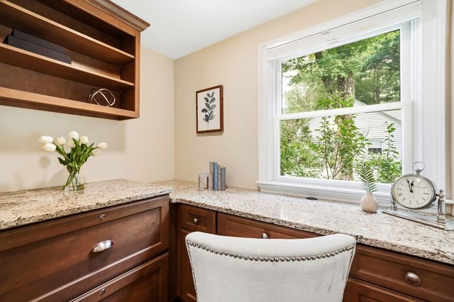 97 Hartwell Rd, Bedford, MA 01730