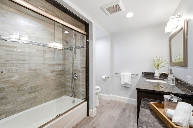 97 Hartwell Rd, Bedford, MA 01730