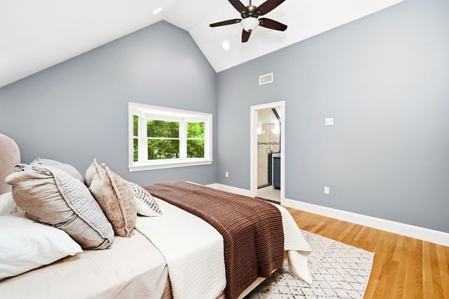 97 Hartwell Rd, Bedford, MA 01730