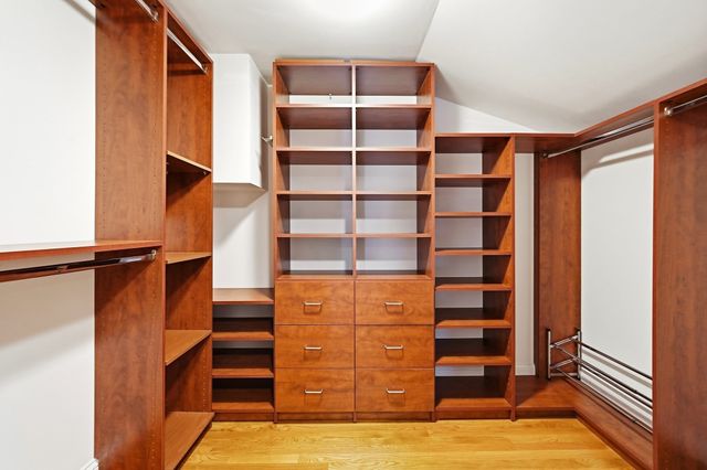 97 Hartwell Rd, Bedford, MA 01730