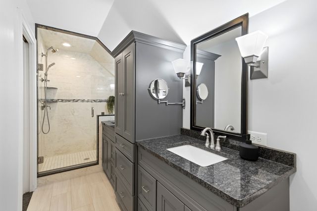 97 Hartwell Rd, Bedford, MA 01730