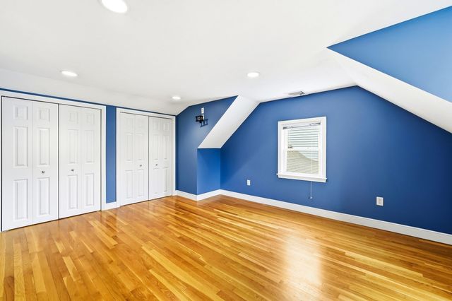97 Hartwell Rd, Bedford, MA 01730