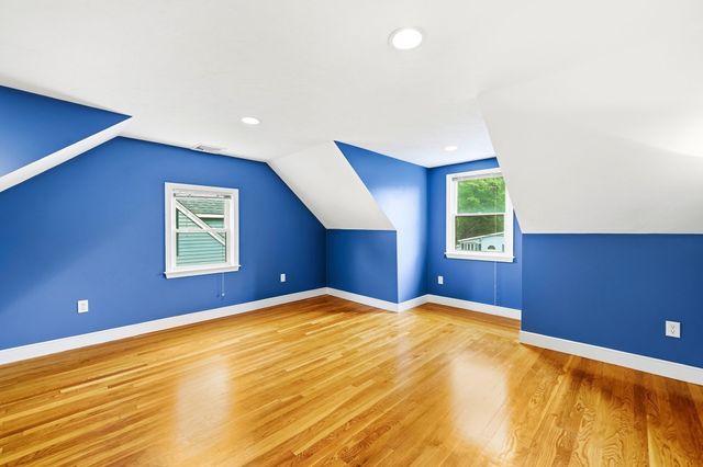 97 Hartwell Rd, Bedford, MA 01730