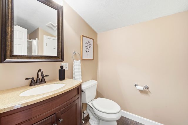 97 Hartwell Rd, Bedford, MA 01730