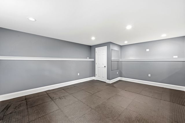 97 Hartwell Rd, Bedford, MA 01730