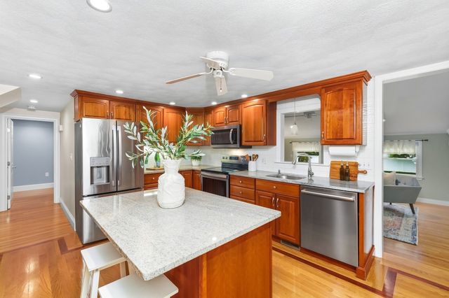 97 Hartwell Rd, Bedford, MA 01730
