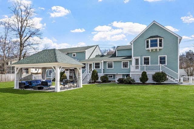 97 Hartwell Rd, Bedford, MA 01730