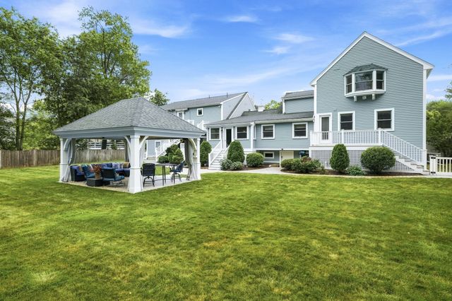 97 Hartwell Rd, Bedford, MA 01730