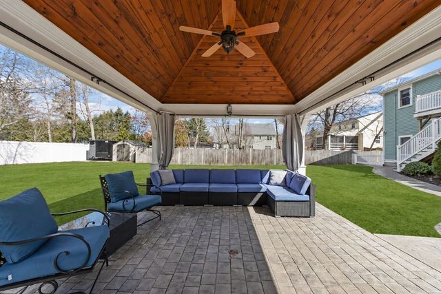97 Hartwell Rd, Bedford, MA 01730