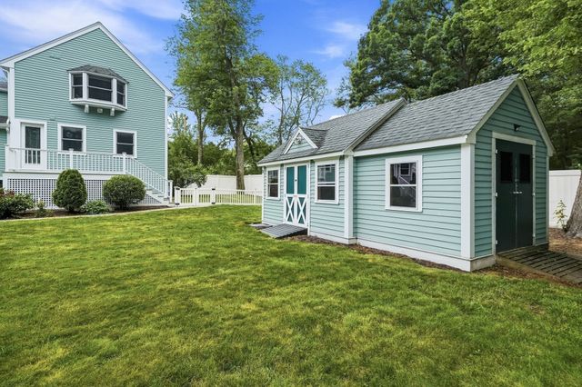 97 Hartwell Rd, Bedford, MA 01730