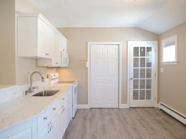 97 Hartwell Rd, Bedford, MA 01730