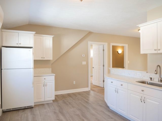 97 Hartwell Rd, Bedford, MA 01730