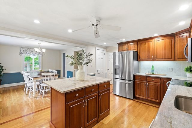 97 Hartwell Rd, Bedford, MA 01730