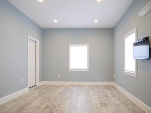 97 Hartwell Rd, Bedford, MA 01730