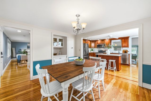 97 Hartwell Rd, Bedford, MA 01730
