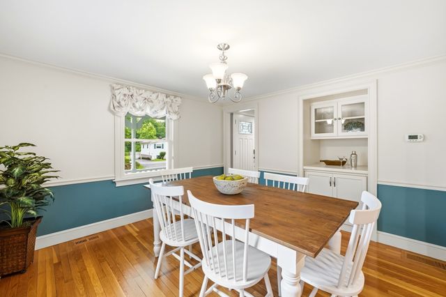 97 Hartwell Rd, Bedford, MA 01730