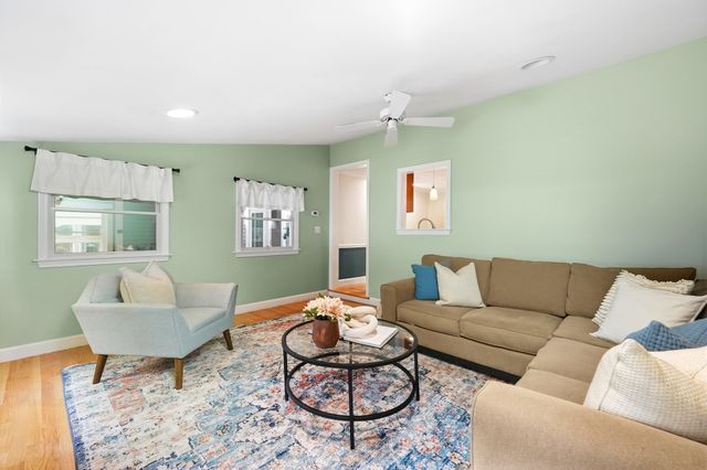 97 Hartwell Rd, Bedford, MA 01730