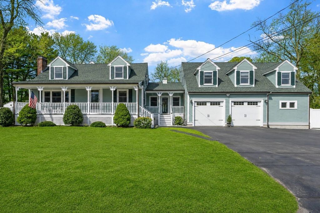 97 Hartwell Rd, Bedford, MA 01730