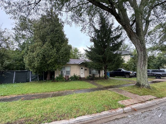 1657 Buena Vista Circle, Chicago Heights, IL 60411