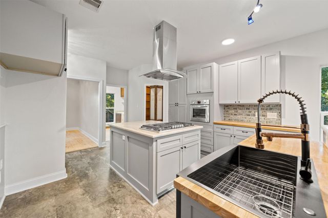 4510 Lininger Lane, Dickinson, TX 77539