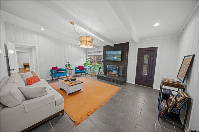917 Rhodes Dr., Tyler, TX 75701