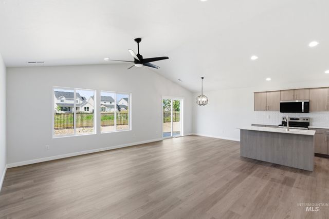 7337 W Newtown Dr, Eagle, ID 83616