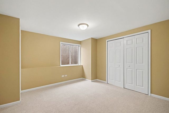 2095 Rockland Drive, Aurora, IL 60503