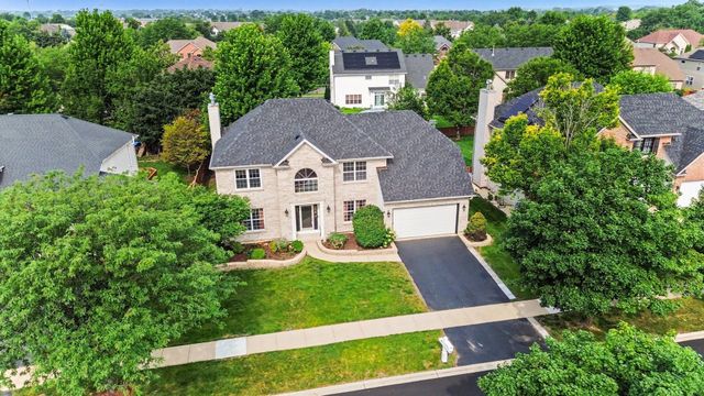 2095 Rockland Drive, Aurora, IL 60503