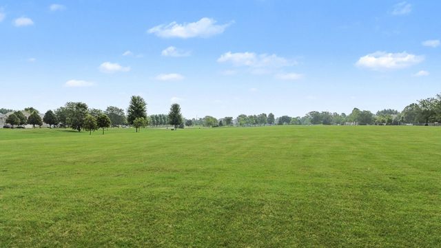 2095 Rockland Drive, Aurora, IL 60503