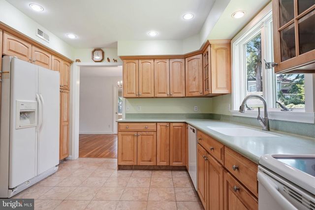 300 PINGREE AVE, Ewing, NJ 08618