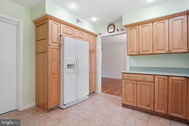 300 PINGREE AVE, Ewing, NJ 08618