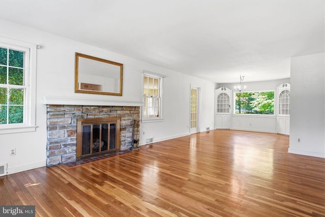 300 PINGREE AVE, Ewing, NJ 08618