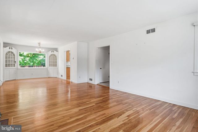 300 PINGREE AVE, Ewing, NJ 08618