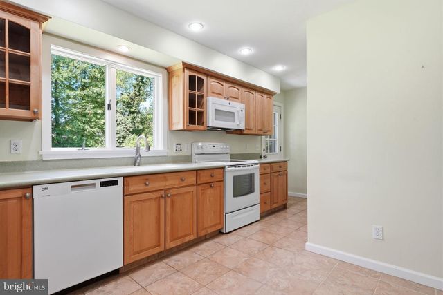 300 PINGREE AVE, Ewing, NJ 08618