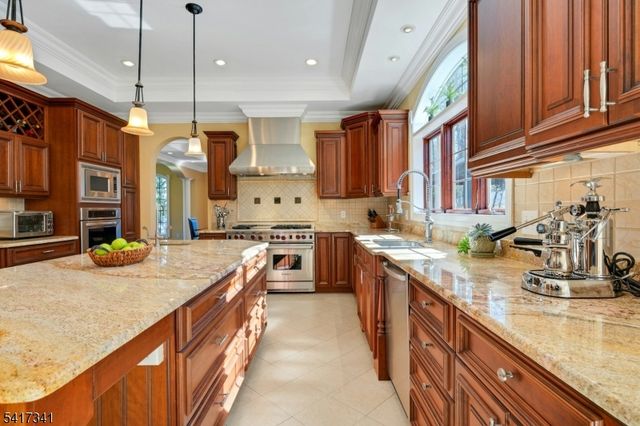 916 VALLEY ROAD, Watchung Boro, NJ 07069