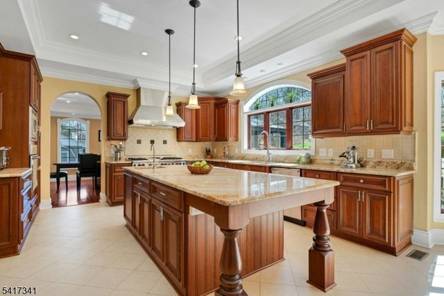 916 VALLEY ROAD, Watchung Boro, NJ 07069