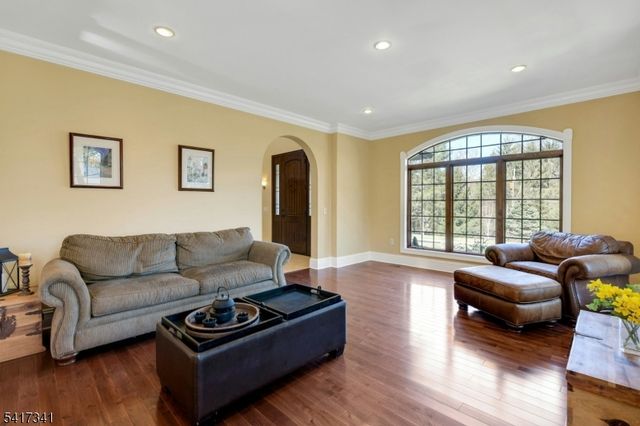 916 VALLEY ROAD, Watchung Boro, NJ 07069