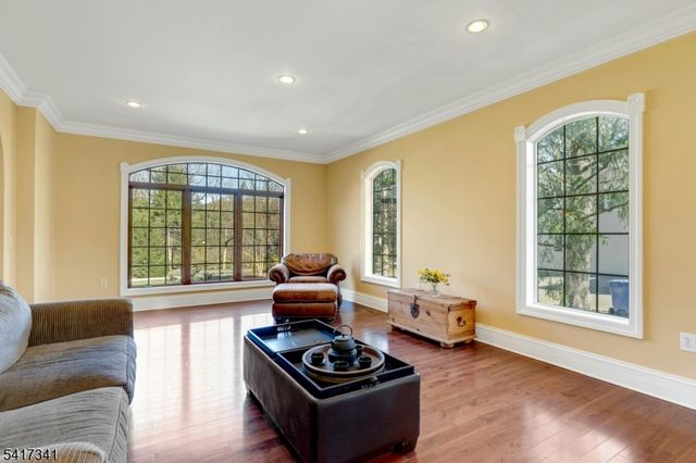 916 VALLEY ROAD, Watchung Boro, NJ 07069