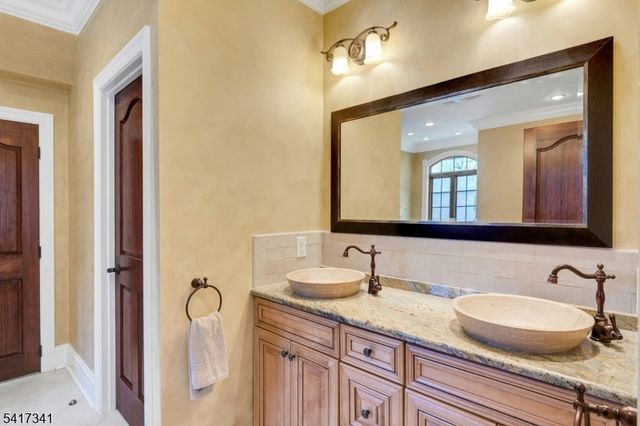 916 VALLEY ROAD, Watchung Boro, NJ 07069