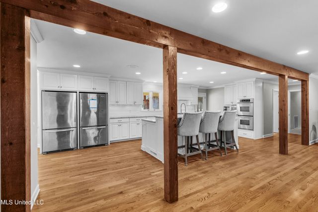 102 Creekwood Drive, Flowood, MS 39232