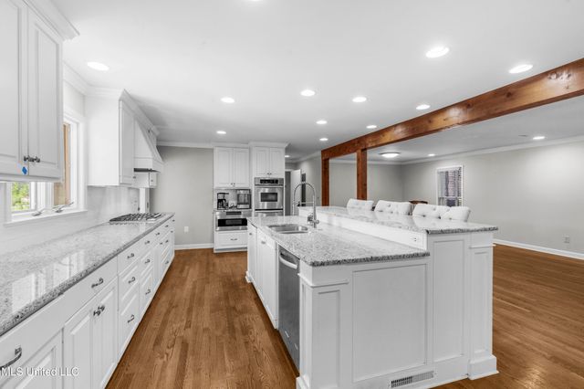 102 Creekwood Drive, Flowood, MS 39232