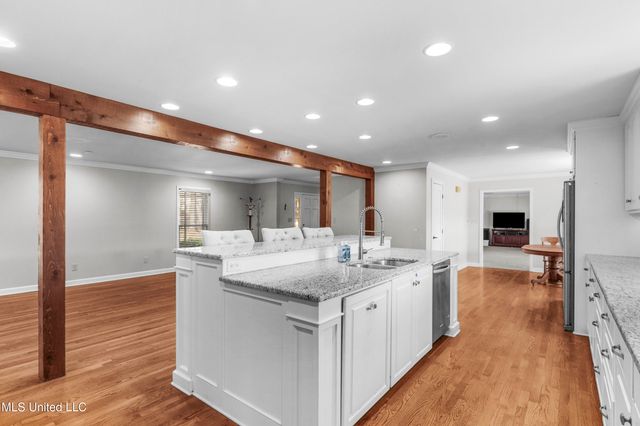 102 Creekwood Drive, Flowood, MS 39232