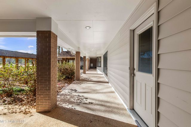 102 Creekwood Drive, Flowood, MS 39232