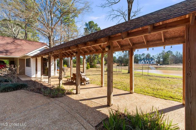 102 Creekwood Drive, Flowood, MS 39232